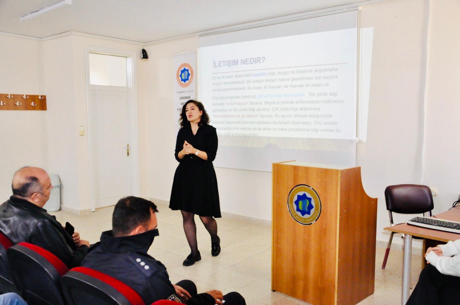 Sivas'ta emniyet personeline etkili iletişim semineri