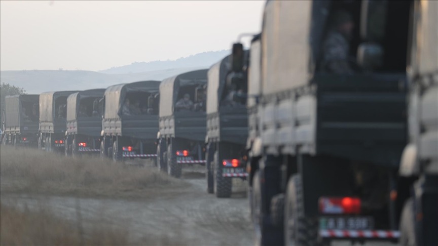 Düşen askeri uçağın enkazı tırlarla yurda getirildi
