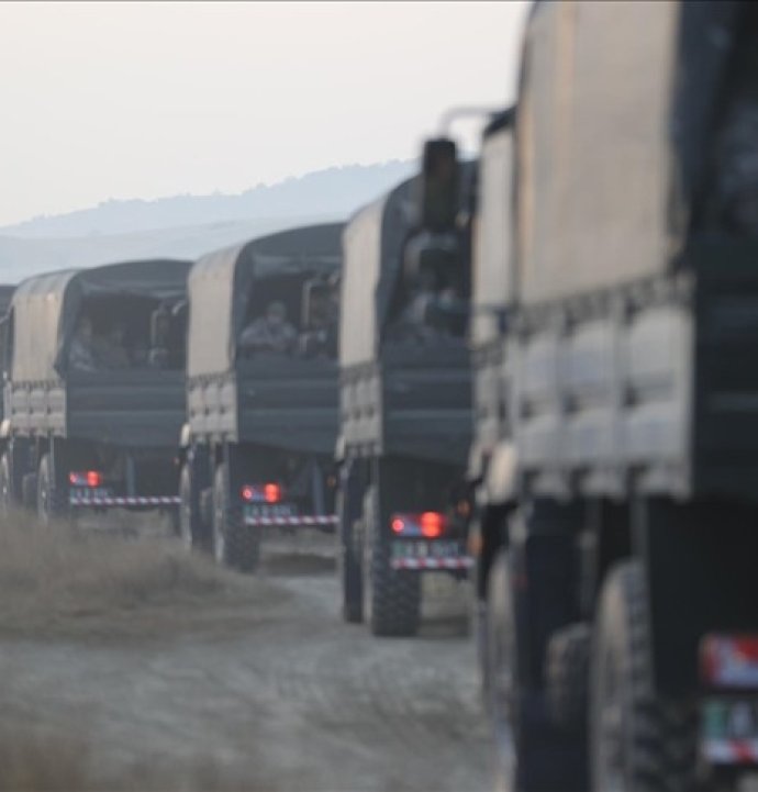 Düşen askeri uçağın enkazı tırlarla yurda getirildi