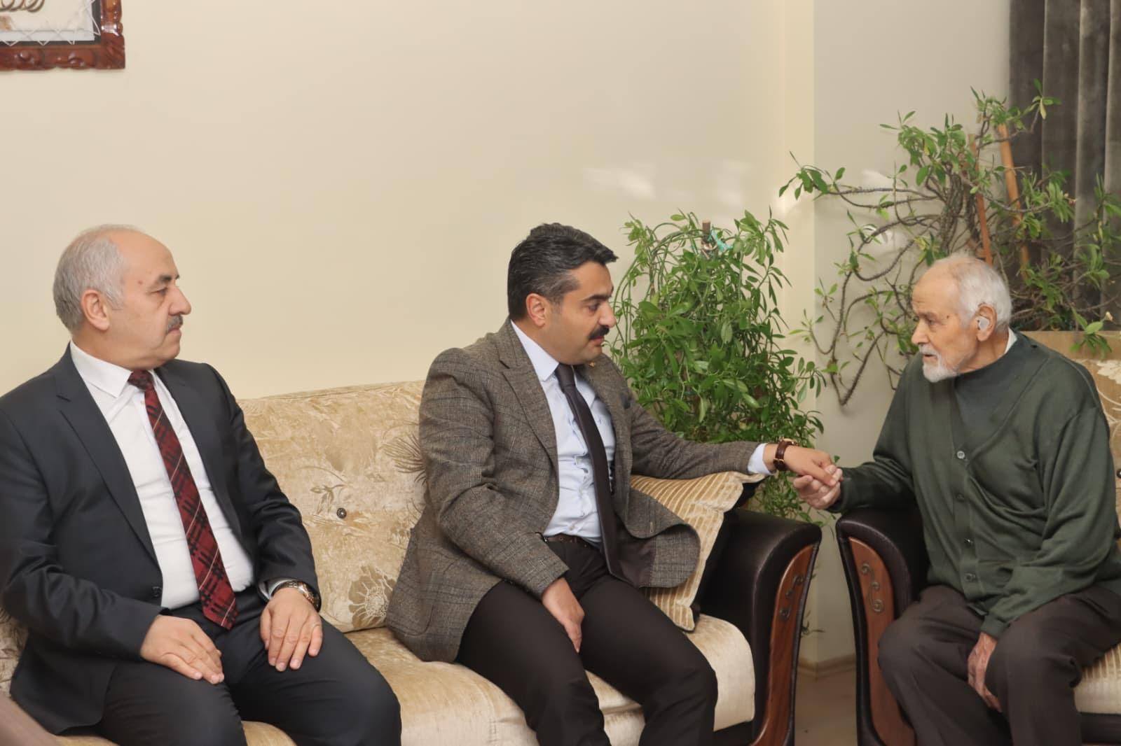 Sivas'ta şehit babasına anlamlı ziyaret