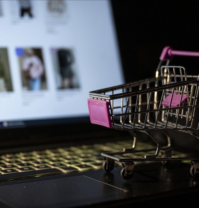 Türkiye'de e-ticarete kişi başı 276,7 dolar harcandı