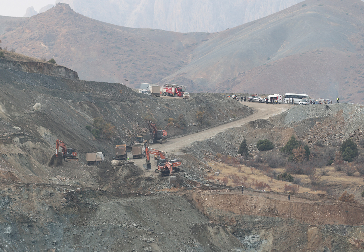 Sivas'ta göçük altında kalan maden işçisini arama çalışmaları 5. gününde!