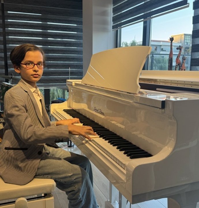 10 yaşında İngiltere'den lise diploması aldı