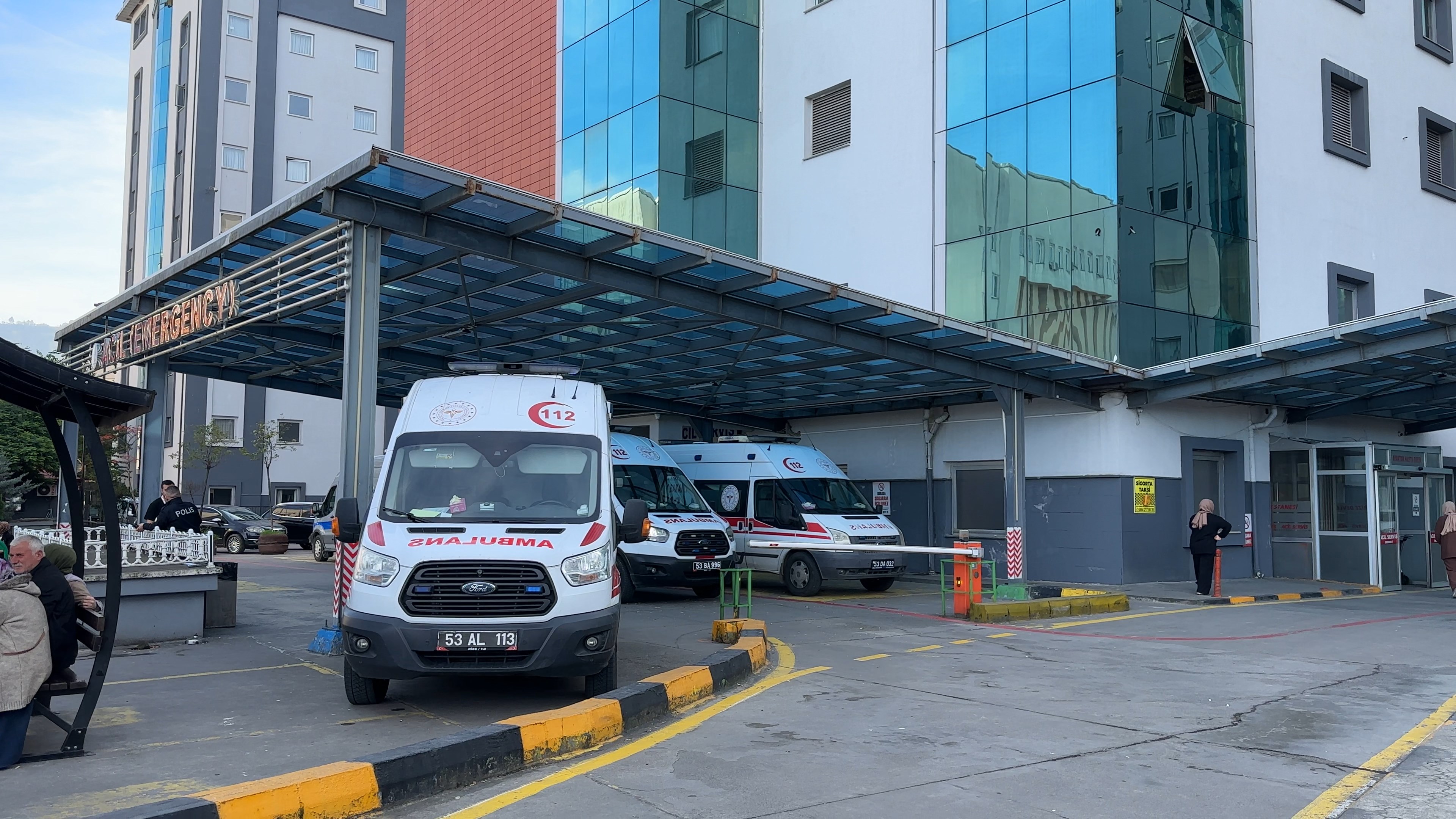 Yurtta tatlı yiyen 40 öğrenci hastanelik oldu