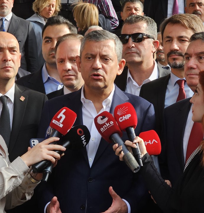 Özgür Özel: Mansur Yavaş'ı da tartıştırmak üzerine yaptıkları bir hamledir