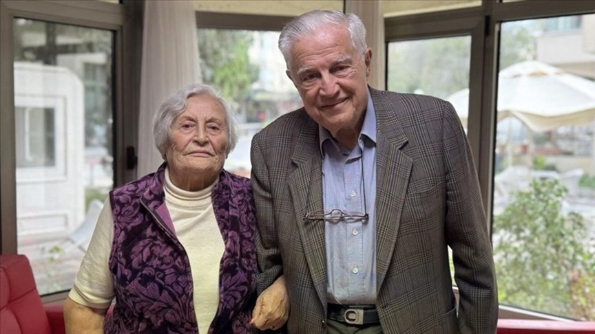 Öğretmen ve öğrencisi 70 yıl sonra aynı huzurevinde buluştu