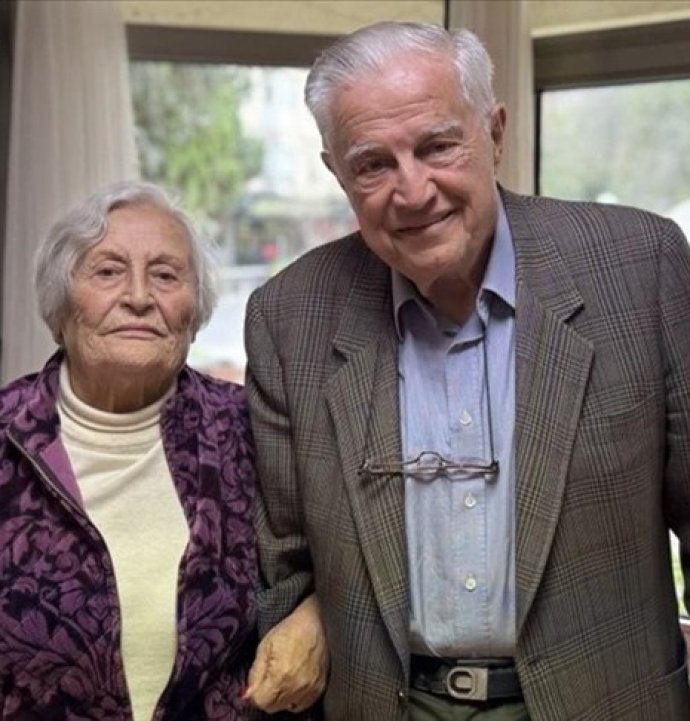 Öğretmen ve öğrencisi 70 yıl sonra aynı huzurevinde buluştu