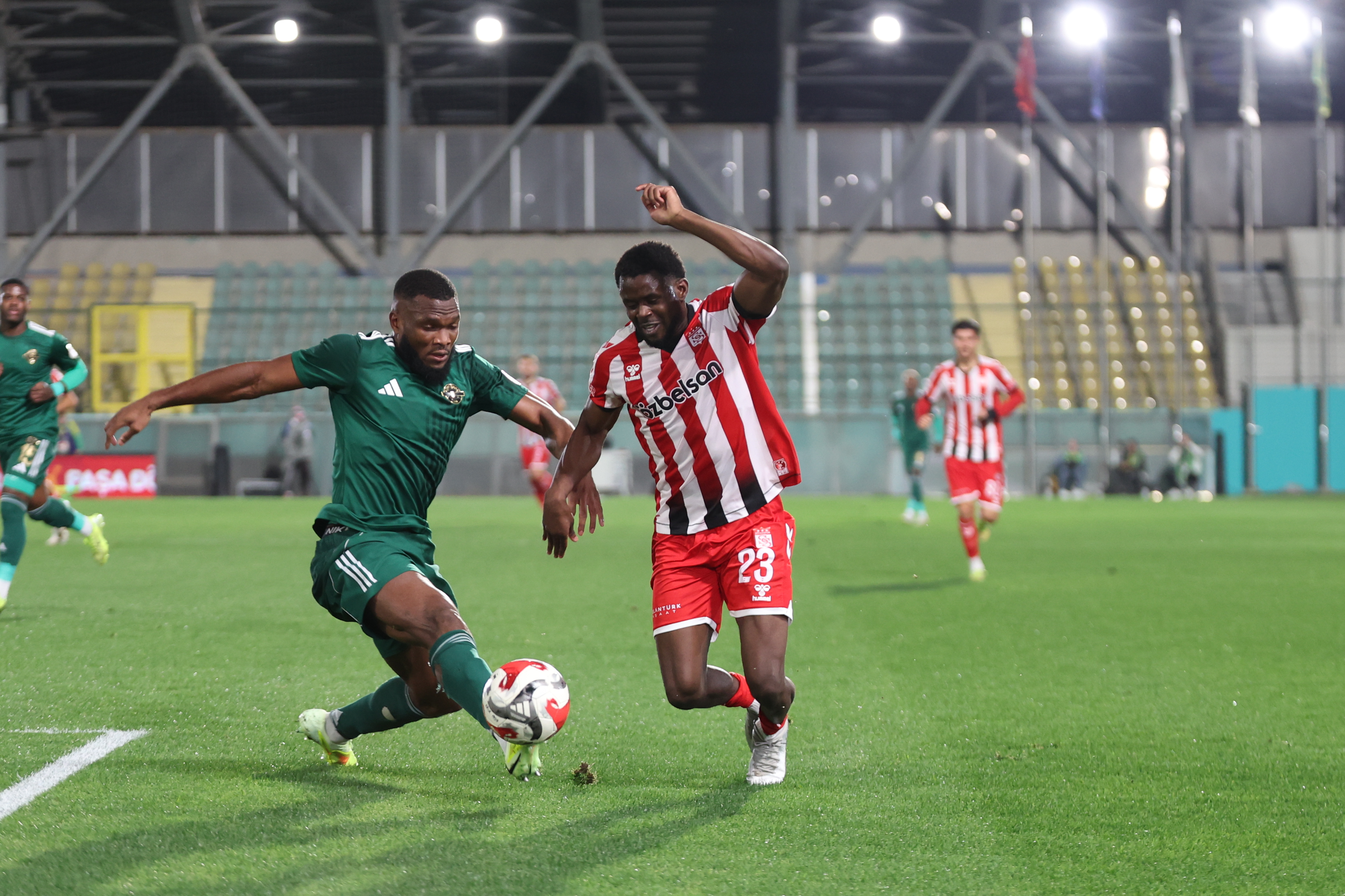 Sivasspor'da ruhsuz futbol eleştirilerin odağında!