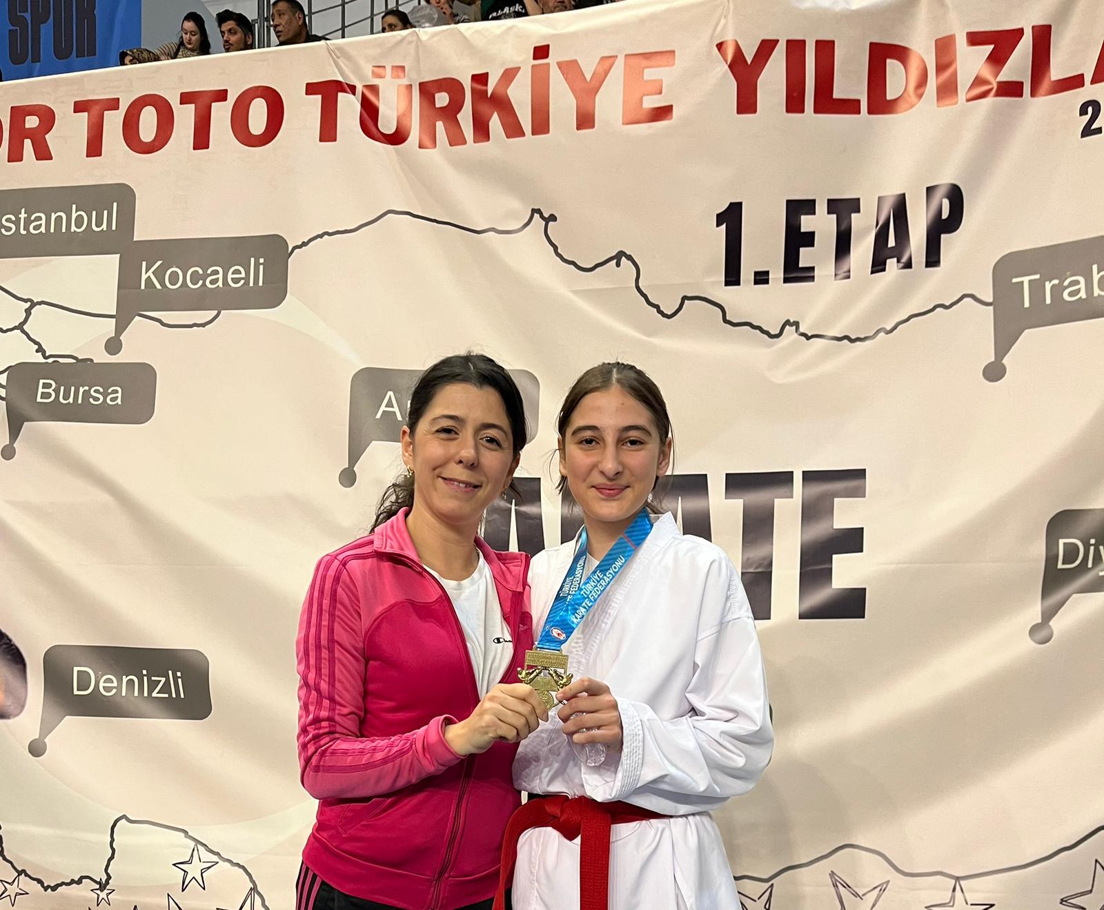 Sivaslı karatecilerden madalya şov!