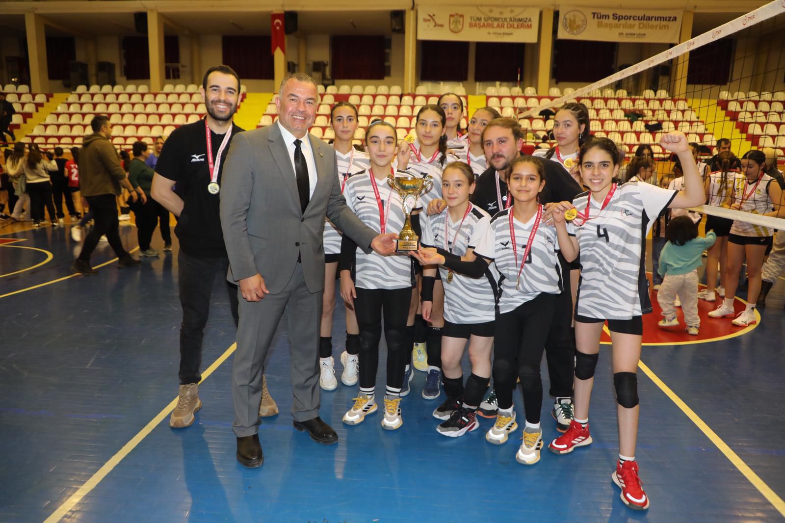 Sivas’ta midi kızlardan büyük mücadele