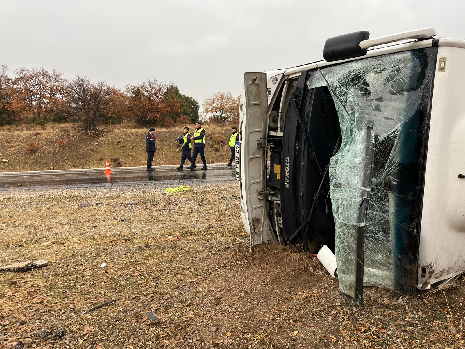 Okul servisi devrildi; 28'i öğrenci 29 yaralı