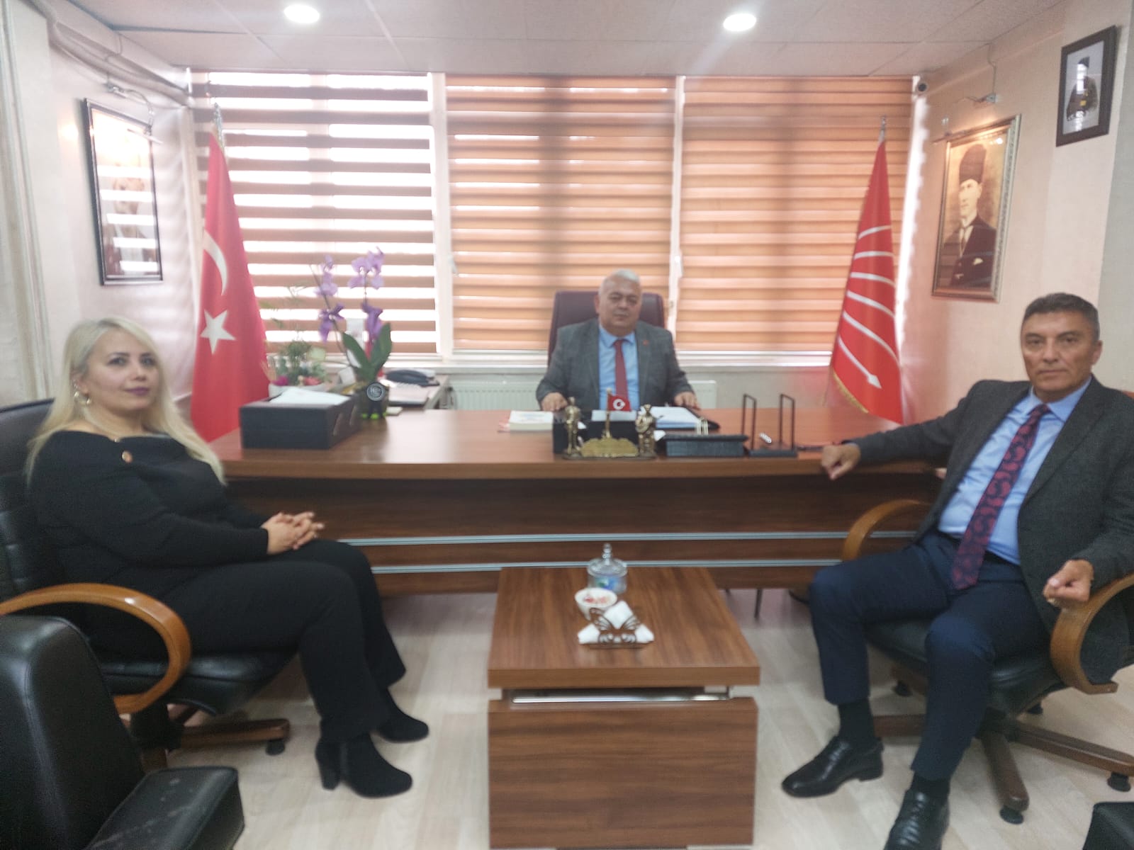 CHP'den her öğretmene  ikramiye vaadi