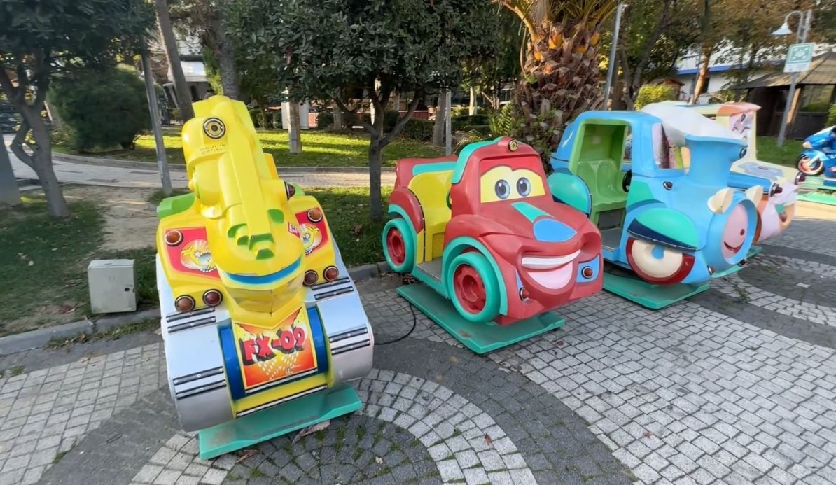 Parkta oynayan 4 çocuk elektrik akımına kapıldı