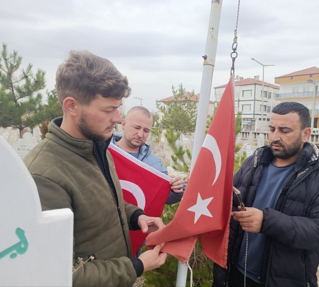 Sivas'ta Alperenler bayrakları yeniledi