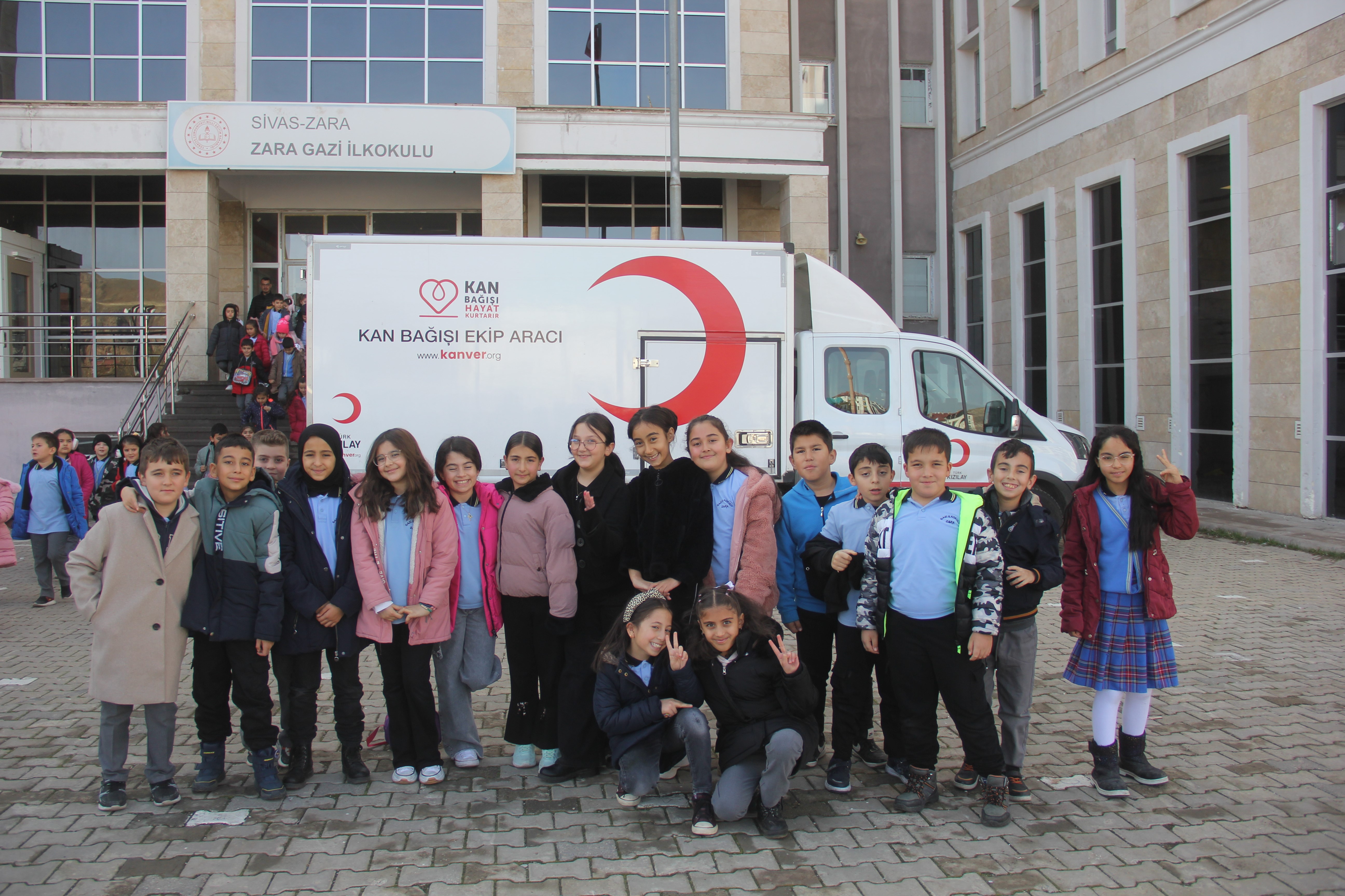 Sivas'ta öğrenciler kan bağışı için seferber oldu