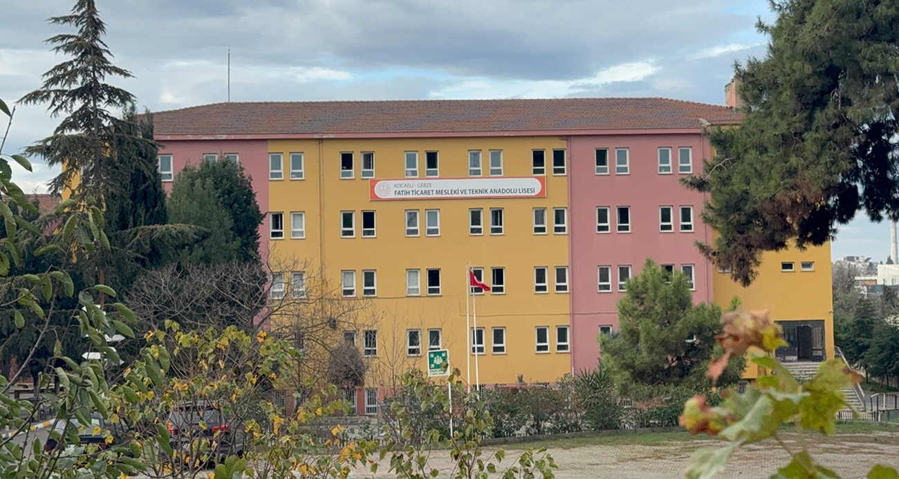 15 öğrenci zehirlenme şüphesiyle hastaneye kaldırıldı