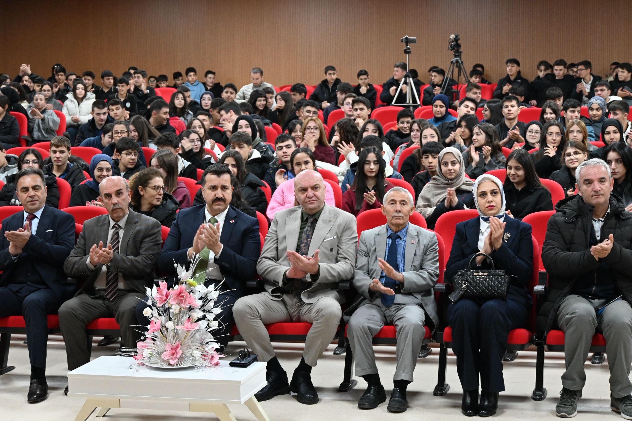 Sivas'ta "3T 1B" konferansı