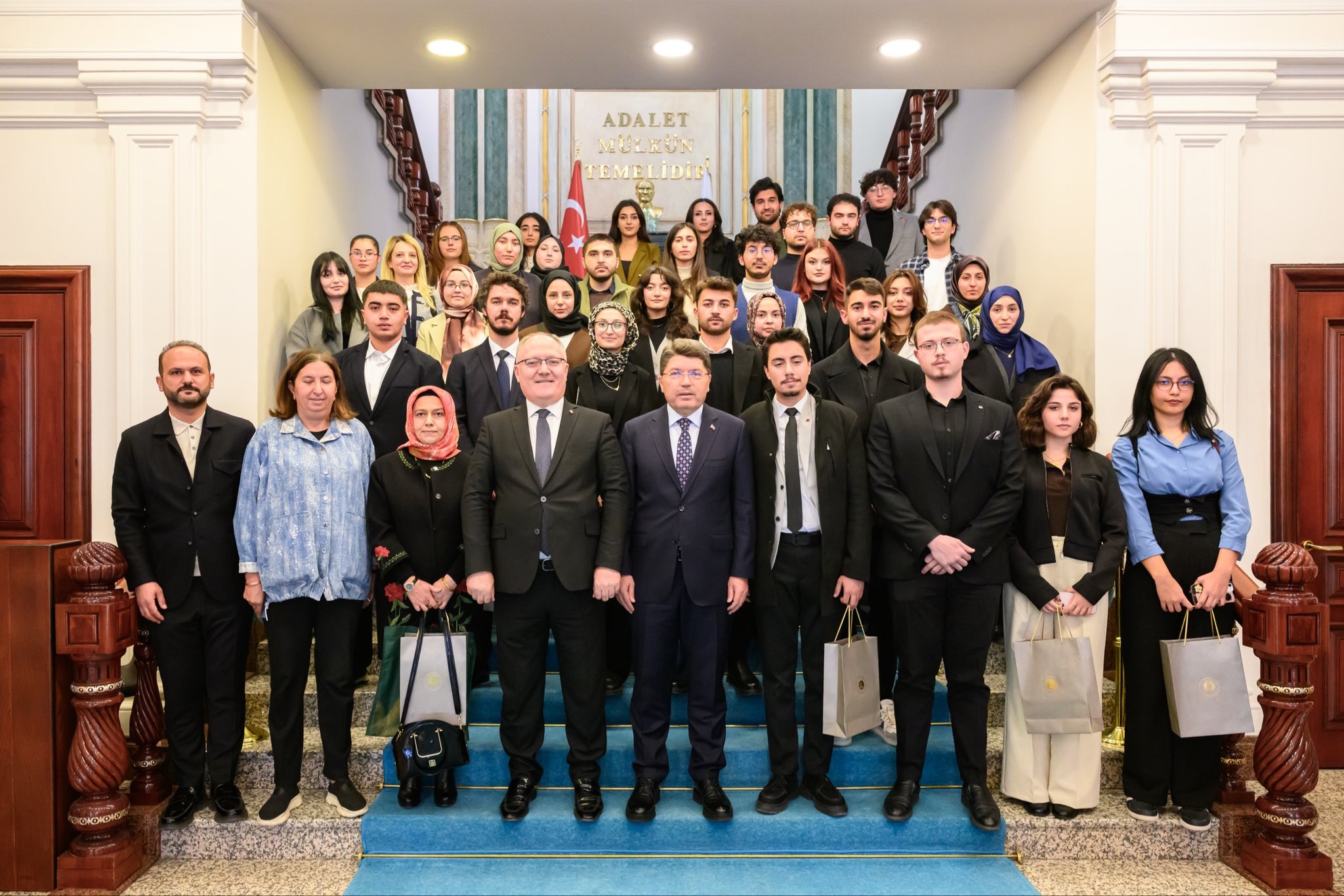 Sivas Cumhuriyet Üniversitesi Hukuk Fakültesi Öğrencileri bakanlıkta ağırlandı