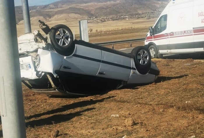 Sivas'ta trafik kazası: 5 kişi yaralandı