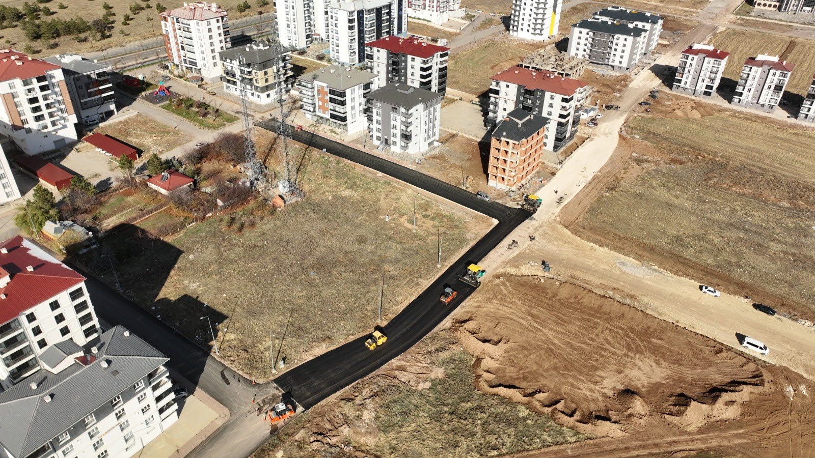 Sivas’ta ulaşım konforu için asfalt çalışmaları sürüyor