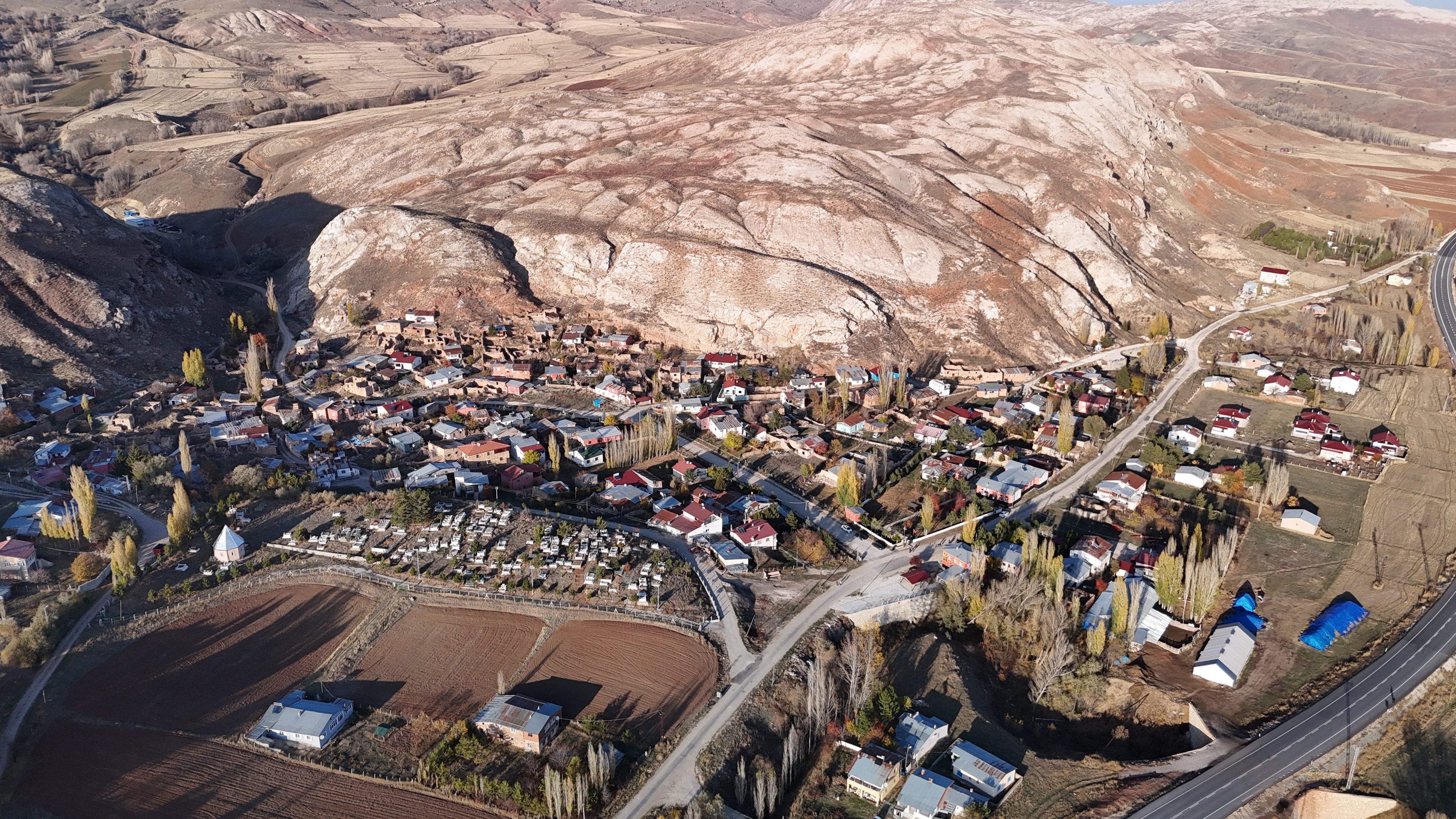 Sivas'ta bu köy 7/24 kamerayla izleniyor