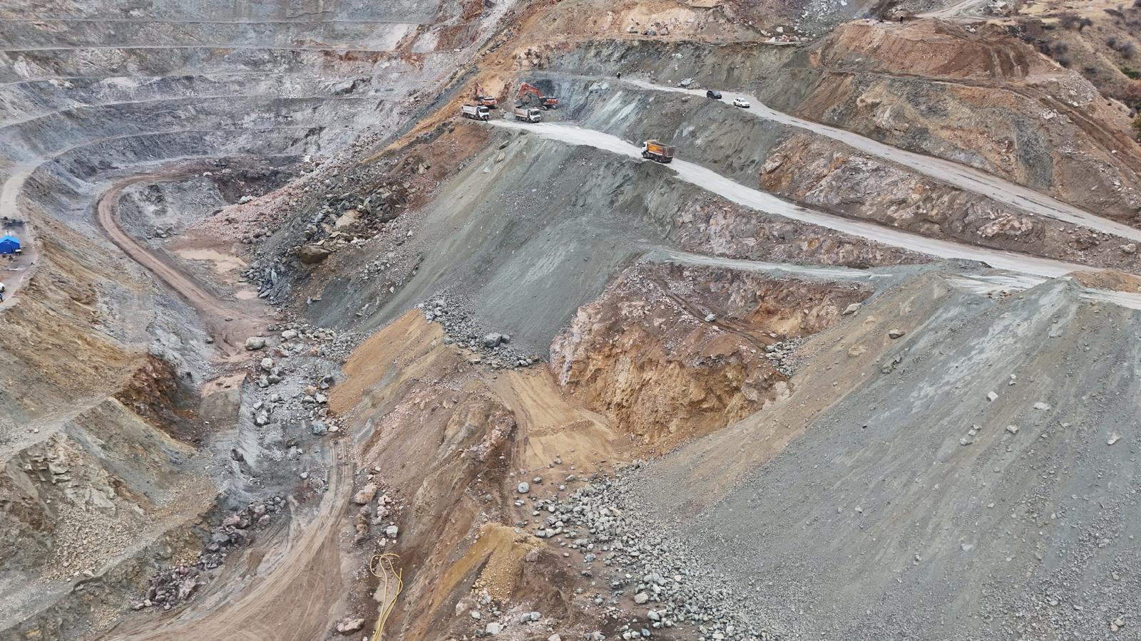 Sivas'ta göçük altında kalan şantiye müdürü 2 haftadır aranıyor