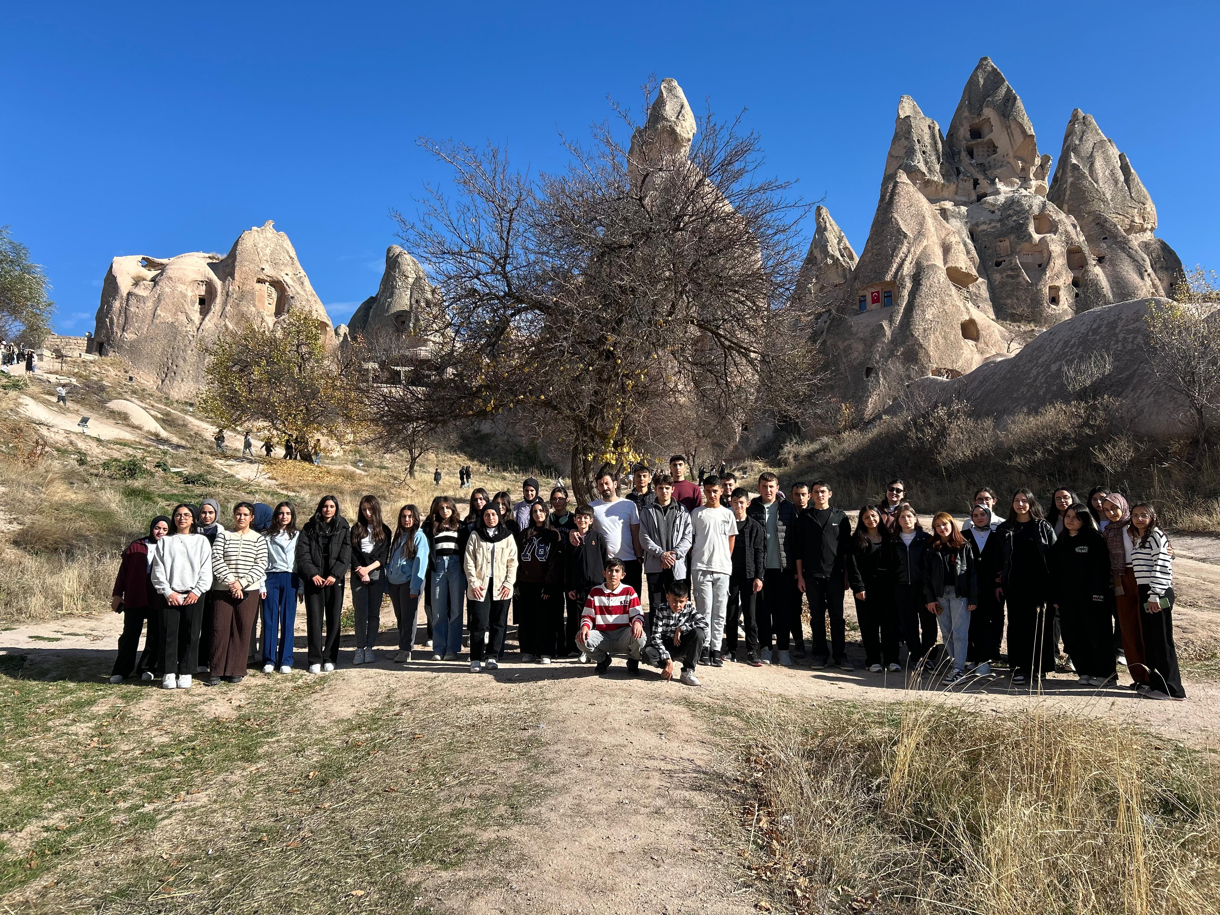 Koyulhisar'da lise öğrencilerine yönelik kültür gezisi düzenlendi