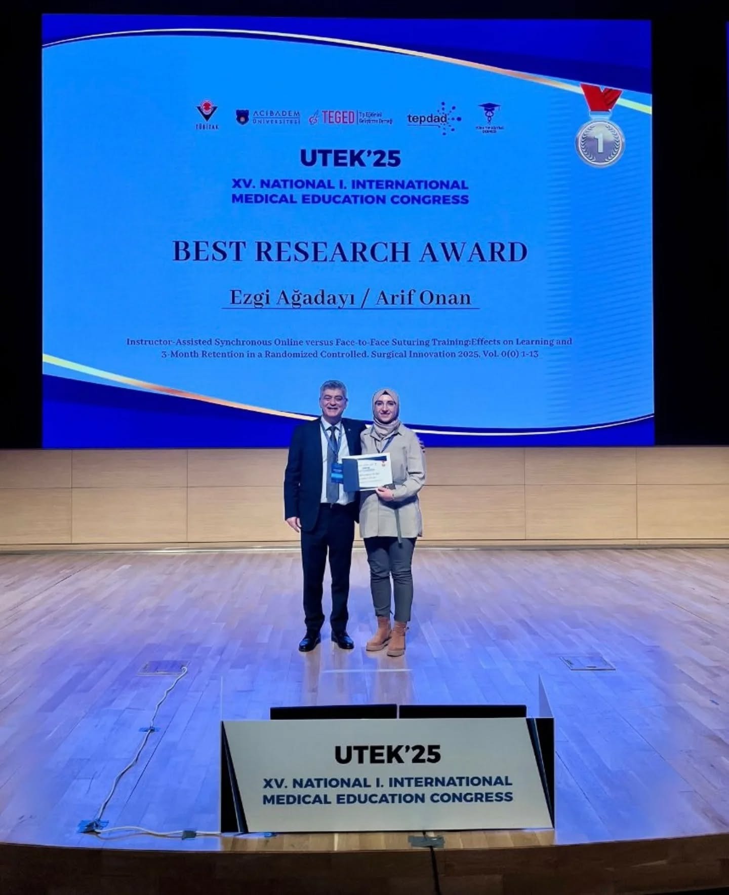 SCÜ’lü akademisyene UTEK’25’te “En İyi Bilimsel Araştırma” ödülü