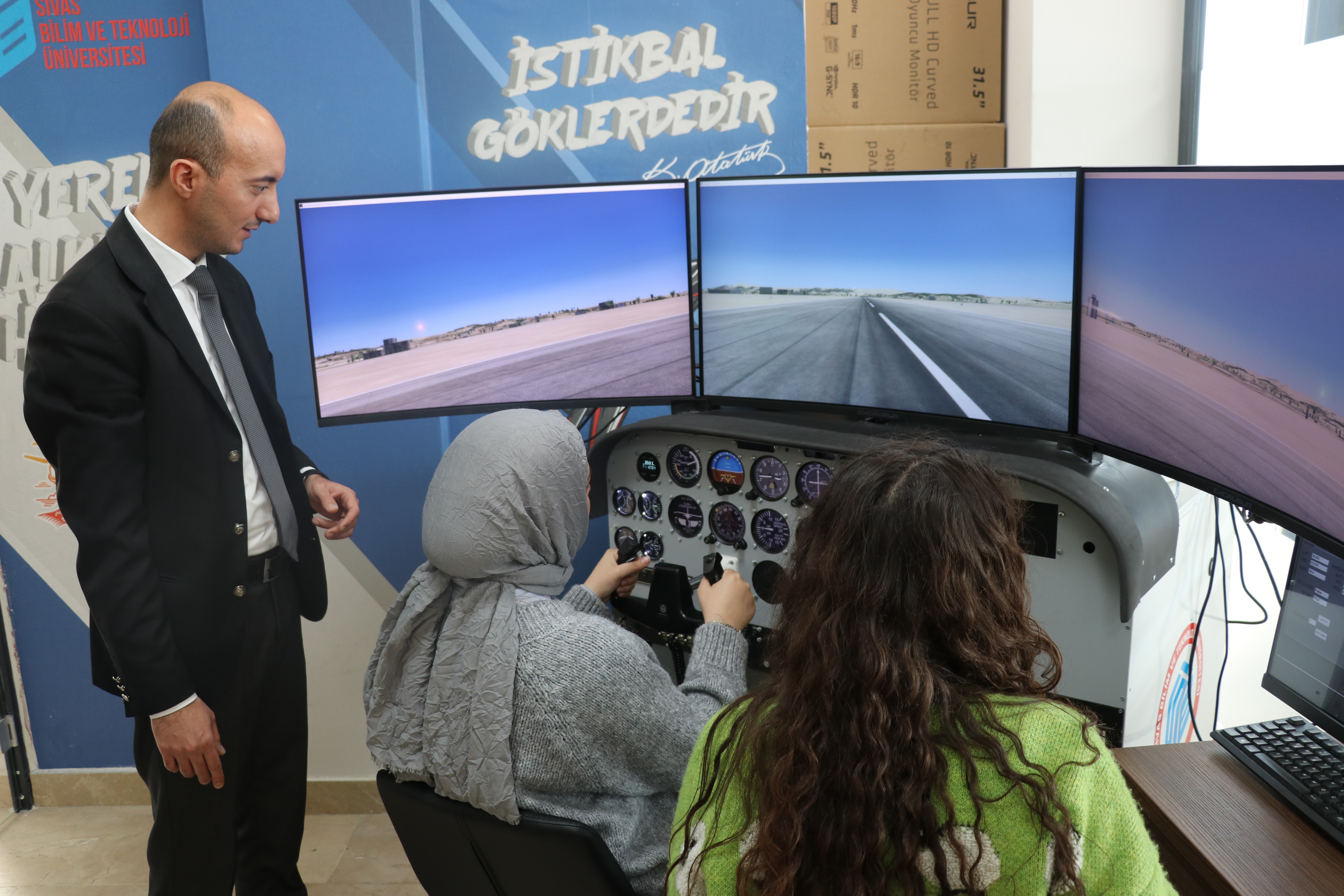 Uçağa binmeden pilot gibi uçuyorlar