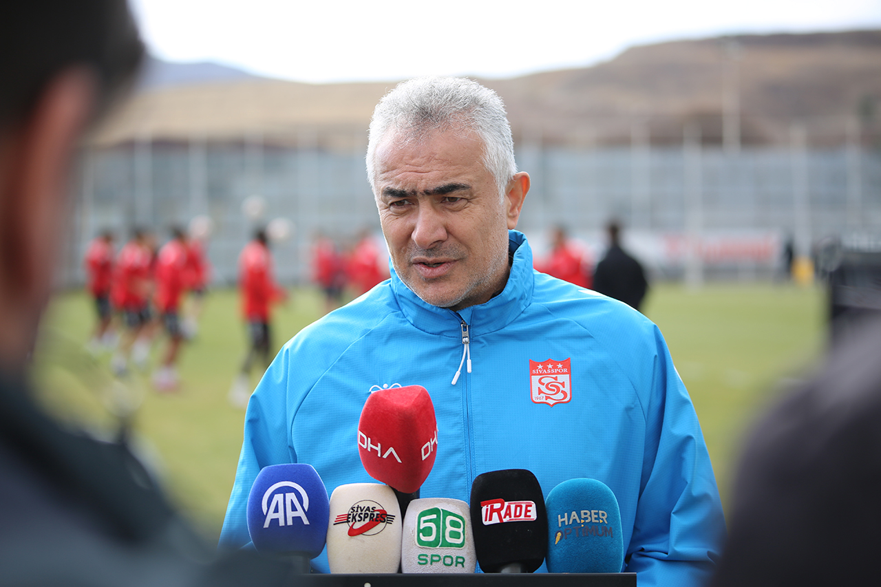 Sivasspor Teknik Direktörü Mehmet Altıparmak: Hedef kupa ve lig