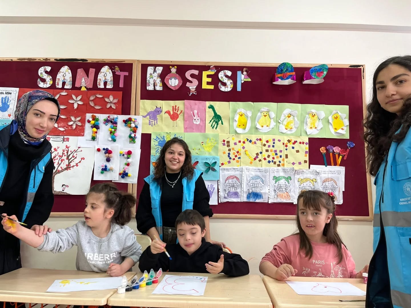 Sivas’ta gençlerden özel eğitim okullarına duygu yüklü ziyaret