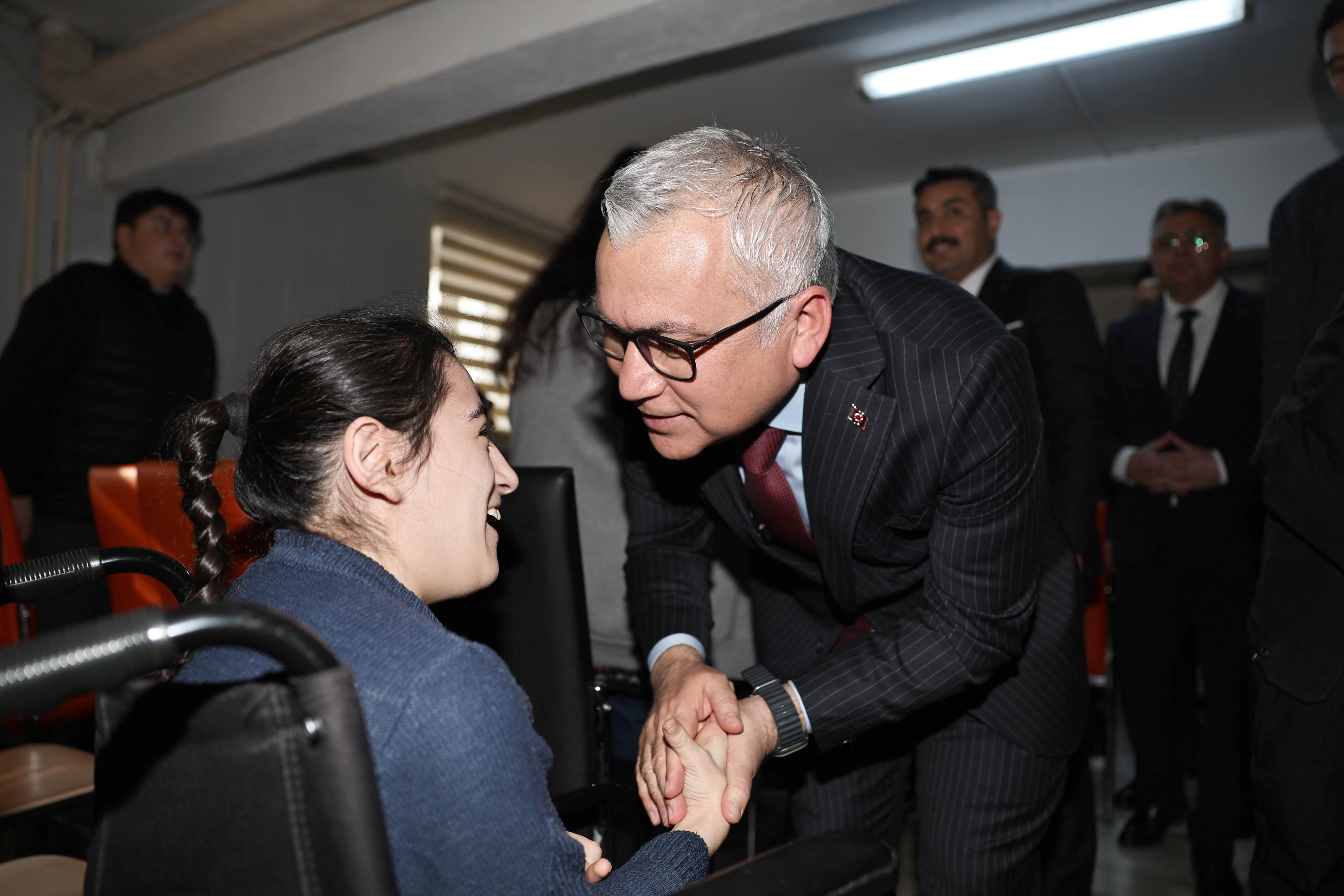 Sivas Valisi Şimşek, Dünya Engelliler Günü kapsamında özel eğitim okulunu ziyaret etti