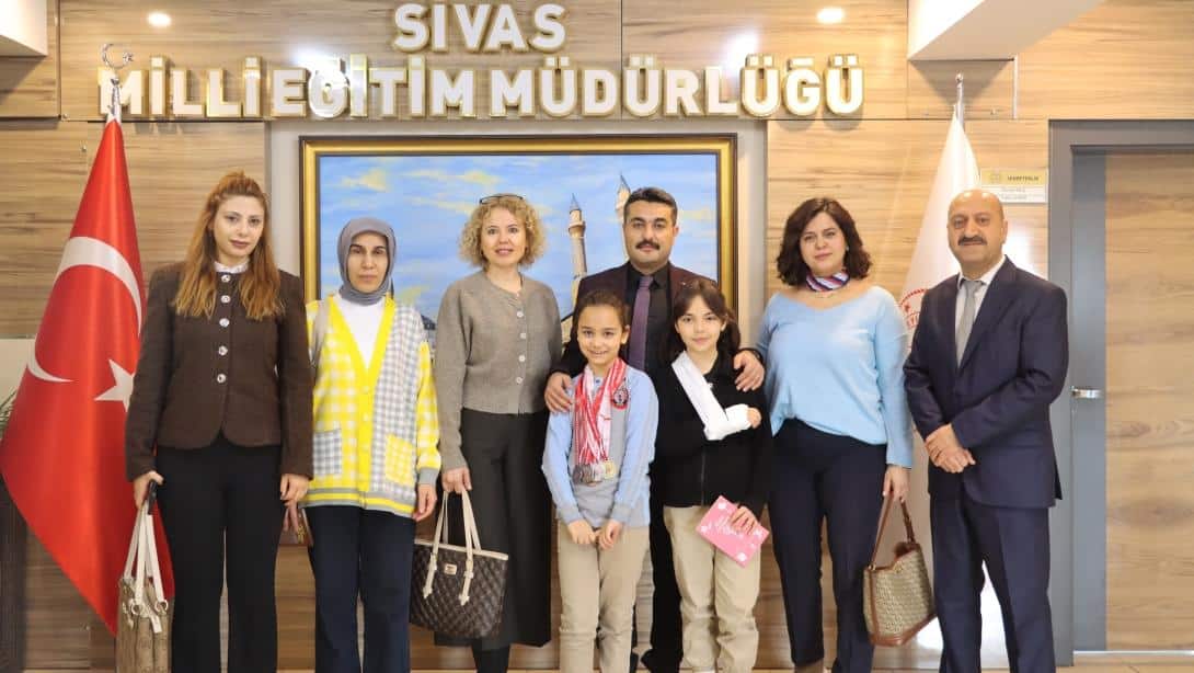 Minik yüzücüden büyük başarı