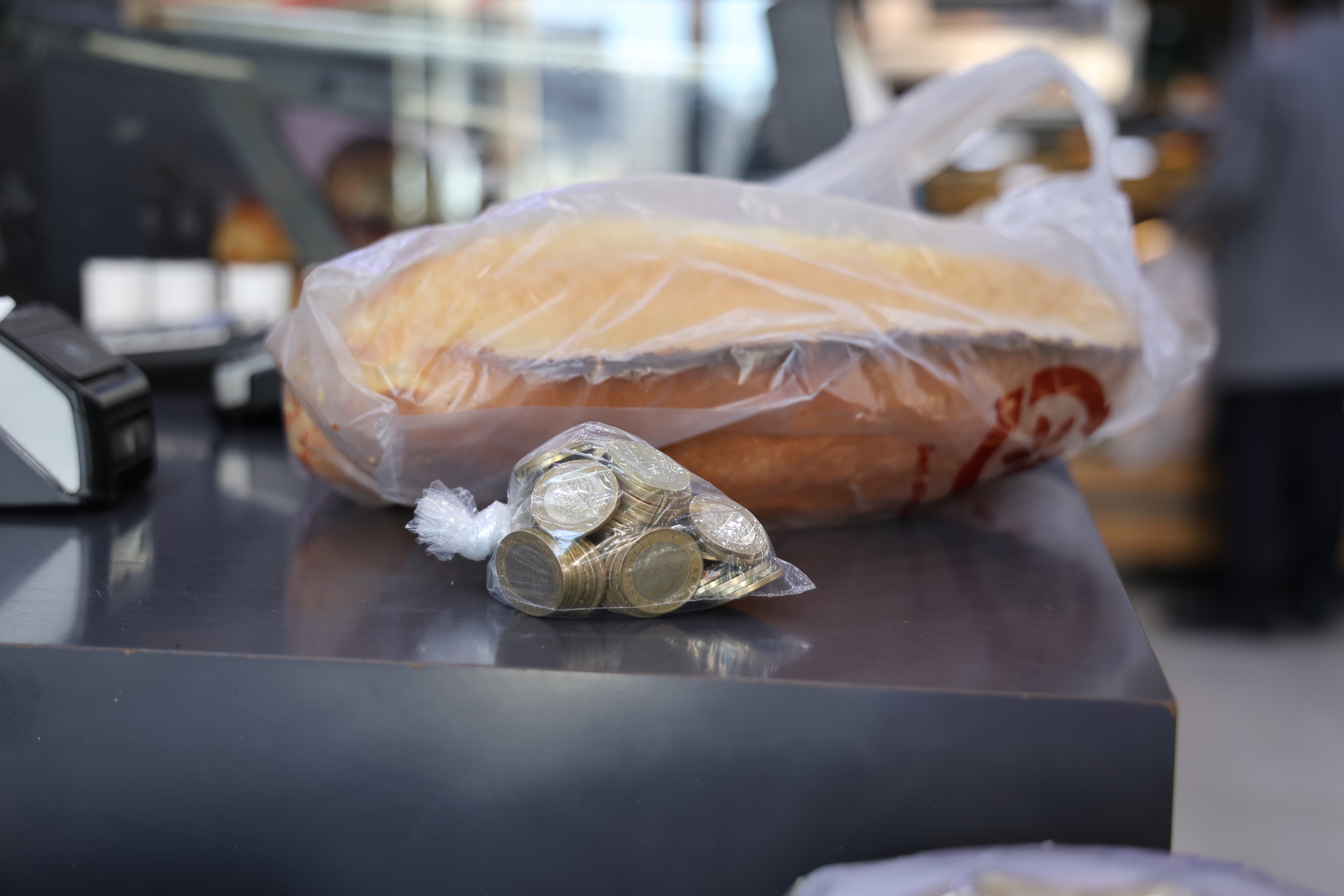 Sivas'ta yüz lira bozuk para getirene iki ekmek hediye