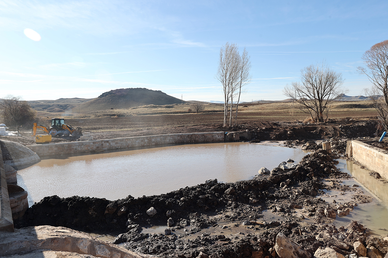 Sivas'ta kuraklığa karşı ilk kazma vuruldu!