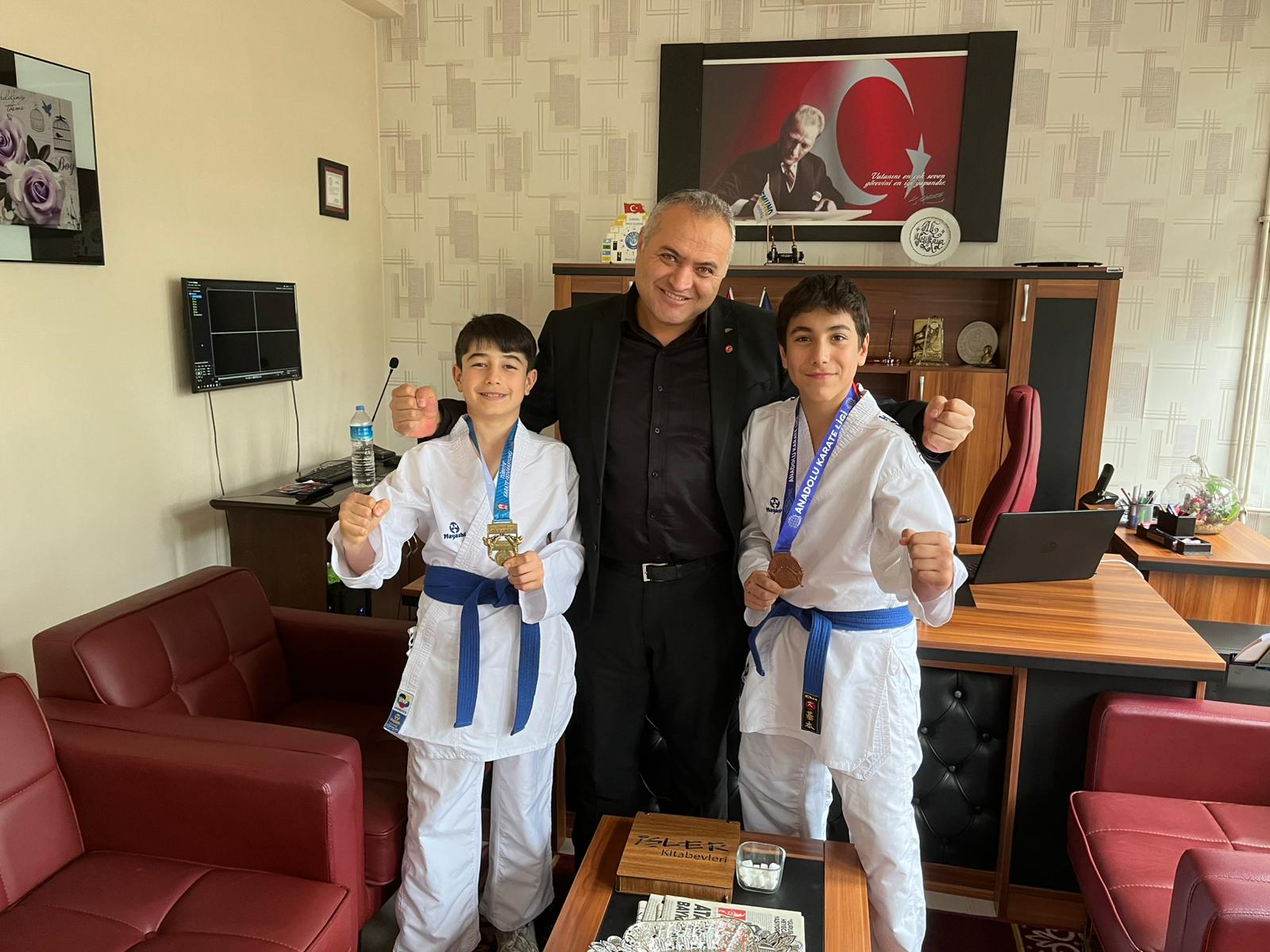 Karatede çifte gurur