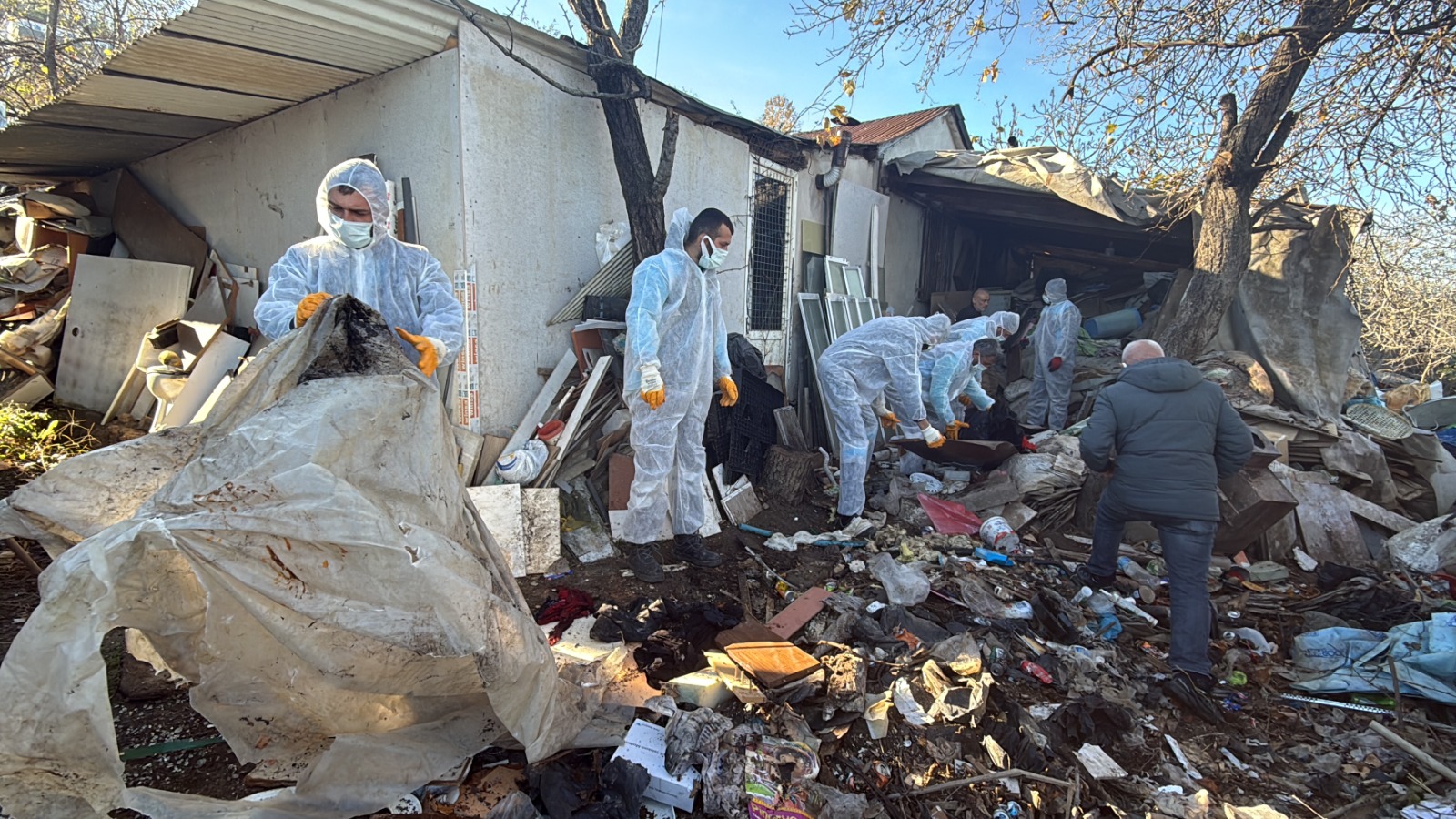 Tonlarca çöp çıkardılar!