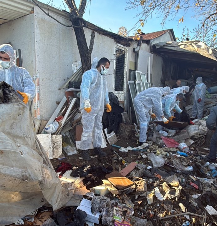 Tonlarca çöp çıkardılar!