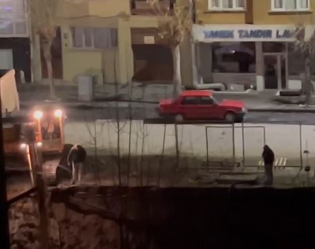 Sivas’ta mahalleli isyanda: “Gece 00.16’da halen çalışıyorlar”