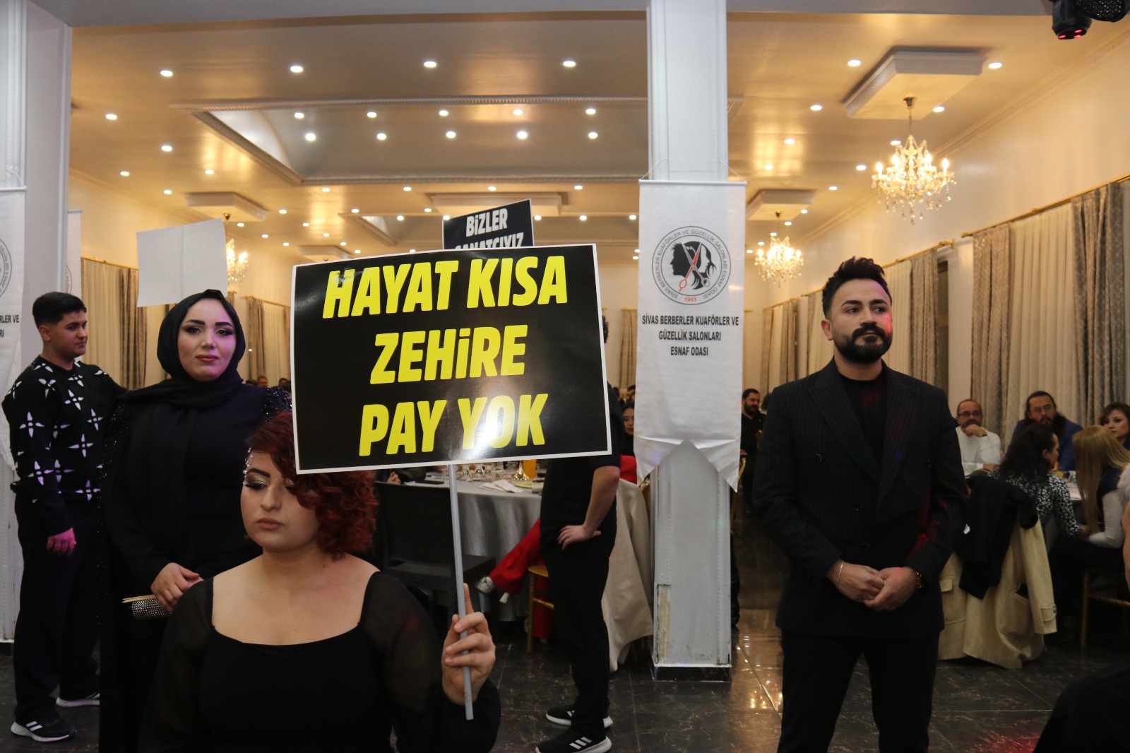 Birlik gecesinde anlamlı koreografi: Uyuşturucuya karşı tek yürek