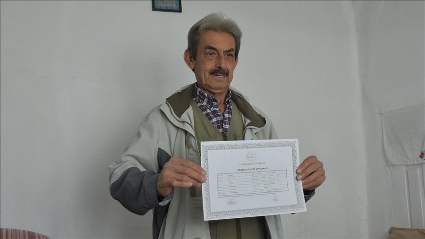 70 yaşında liseyi bitirdi...