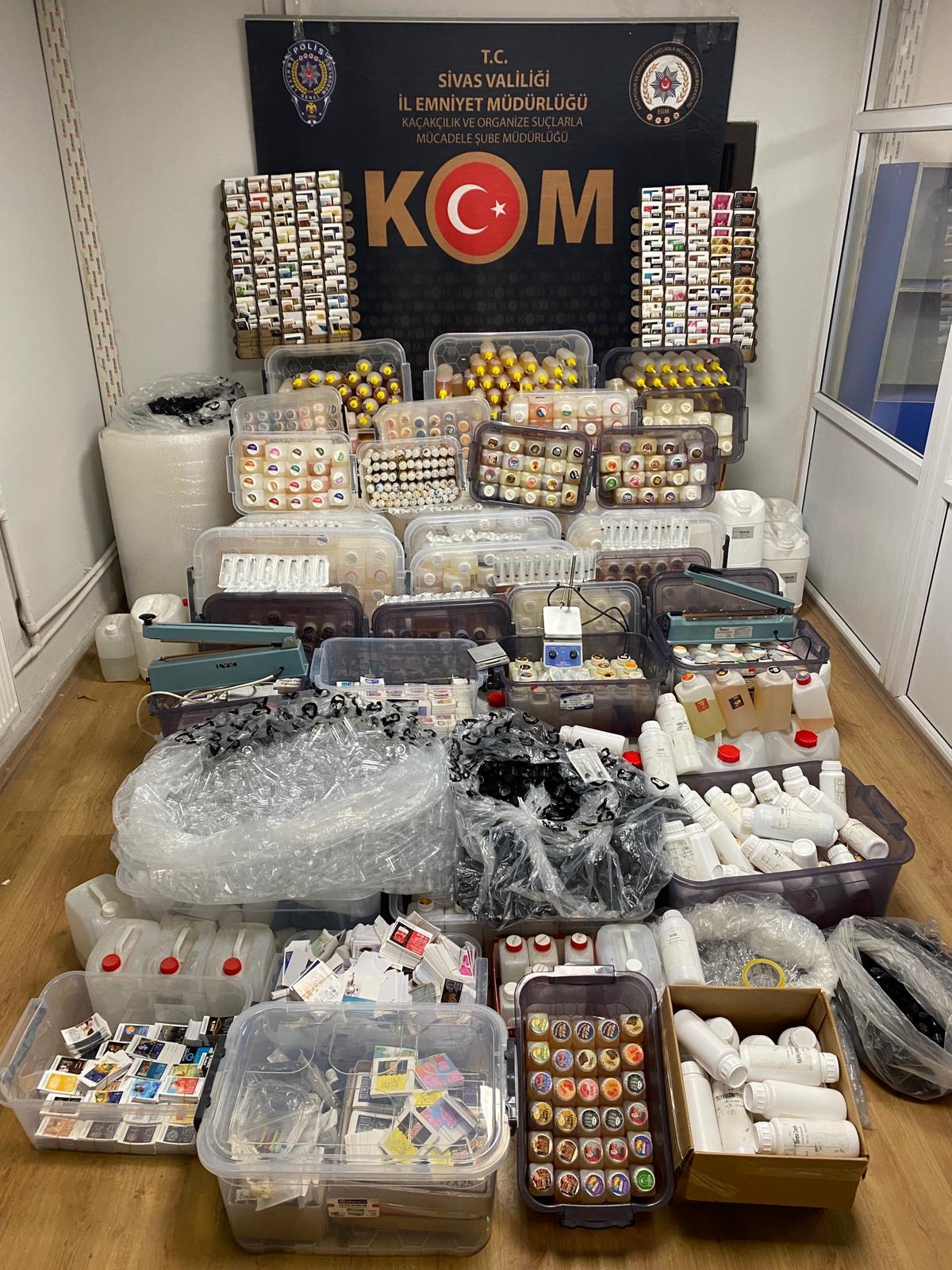 Sivas’ta kaçak likit imalathanesine baskın: 1 ton ürün ele geçirildi