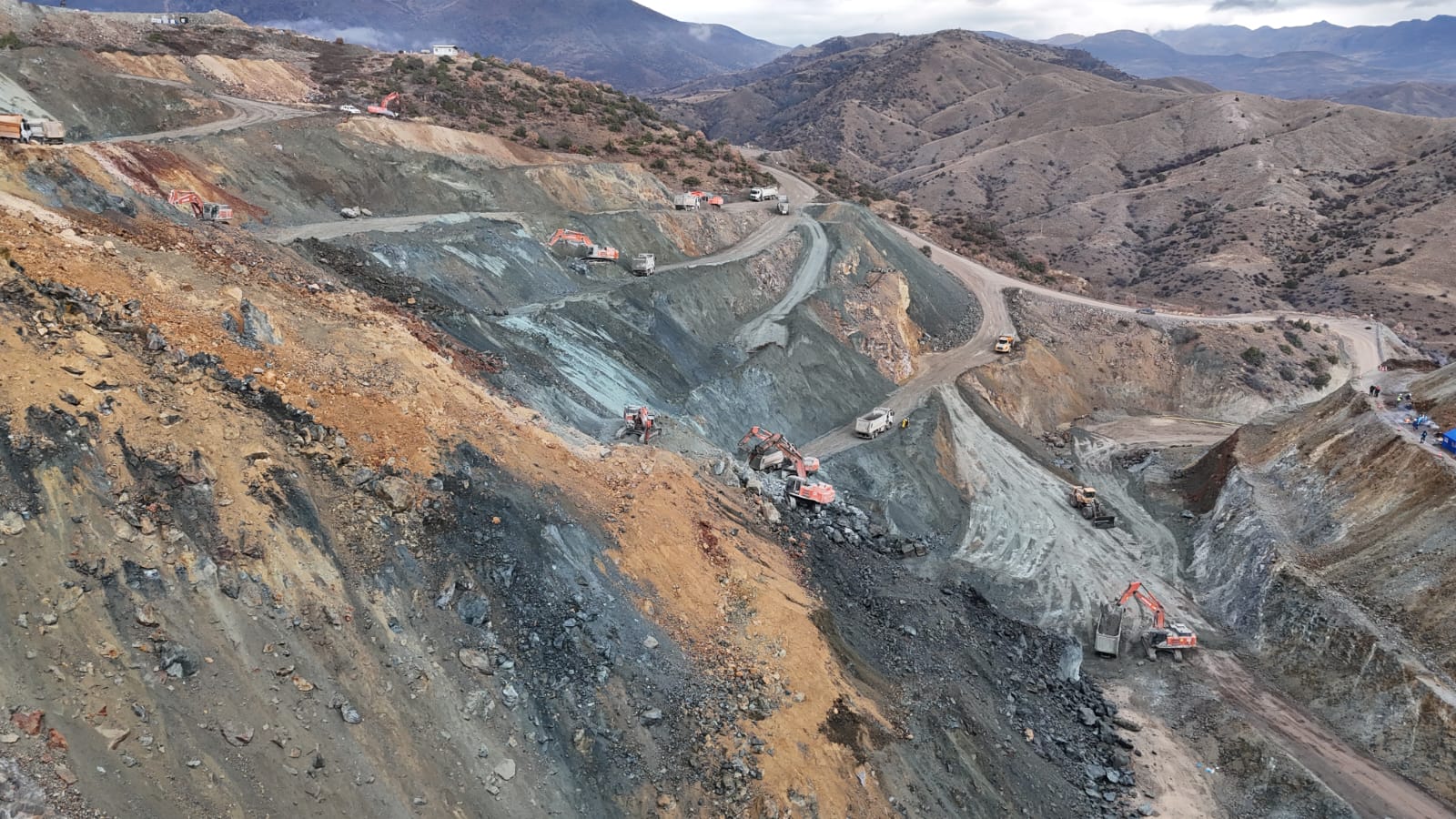 Sivas'ta göçük altındaki şantiye müdürü için 5 koldan arama