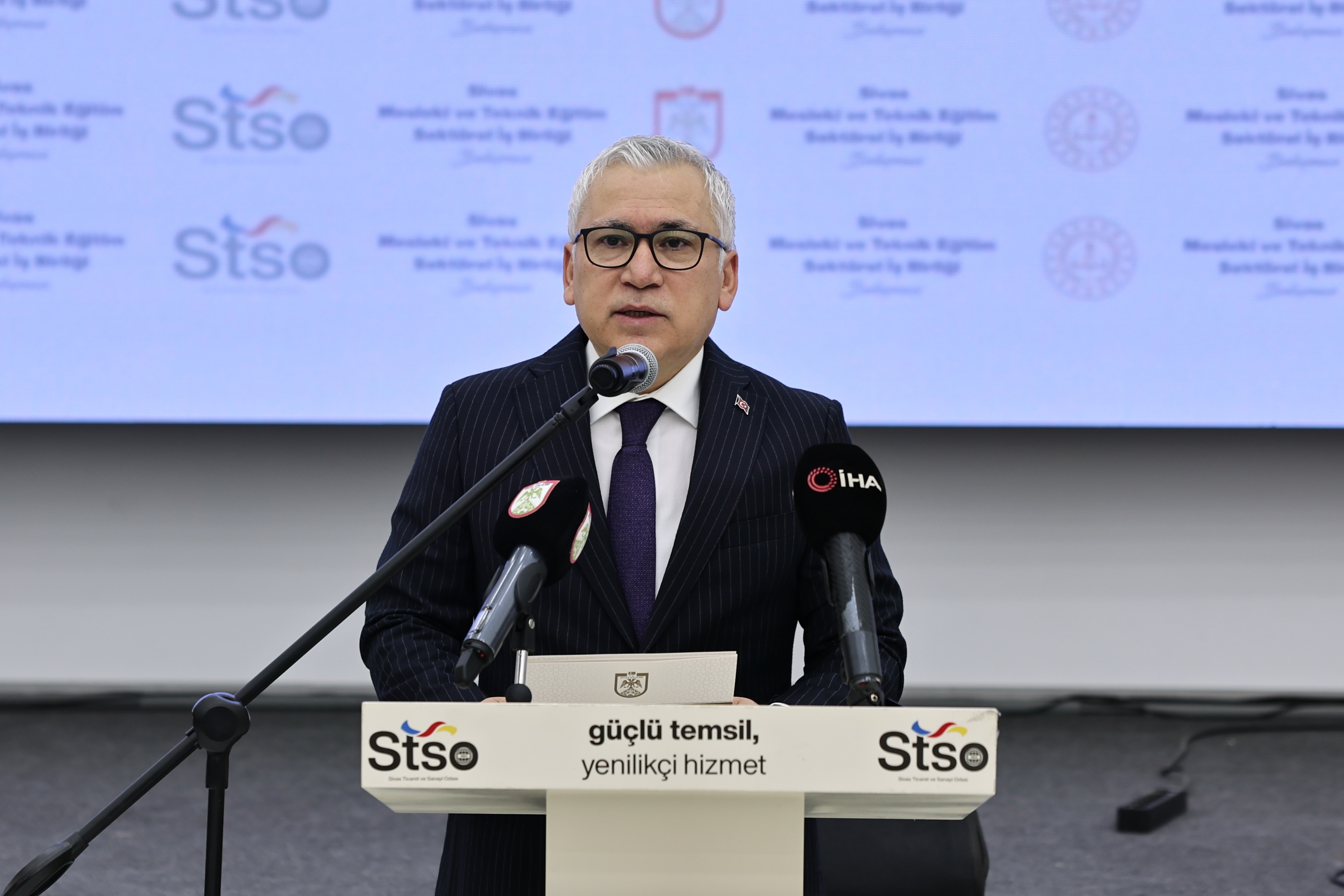 Vali Şimşek: Mesleki eğitimde sektörle iş birliğini güçlendirmeliyiz