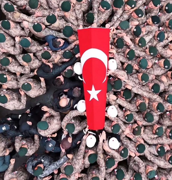 Şehit polise silah arkadaşlarından duygusal veda