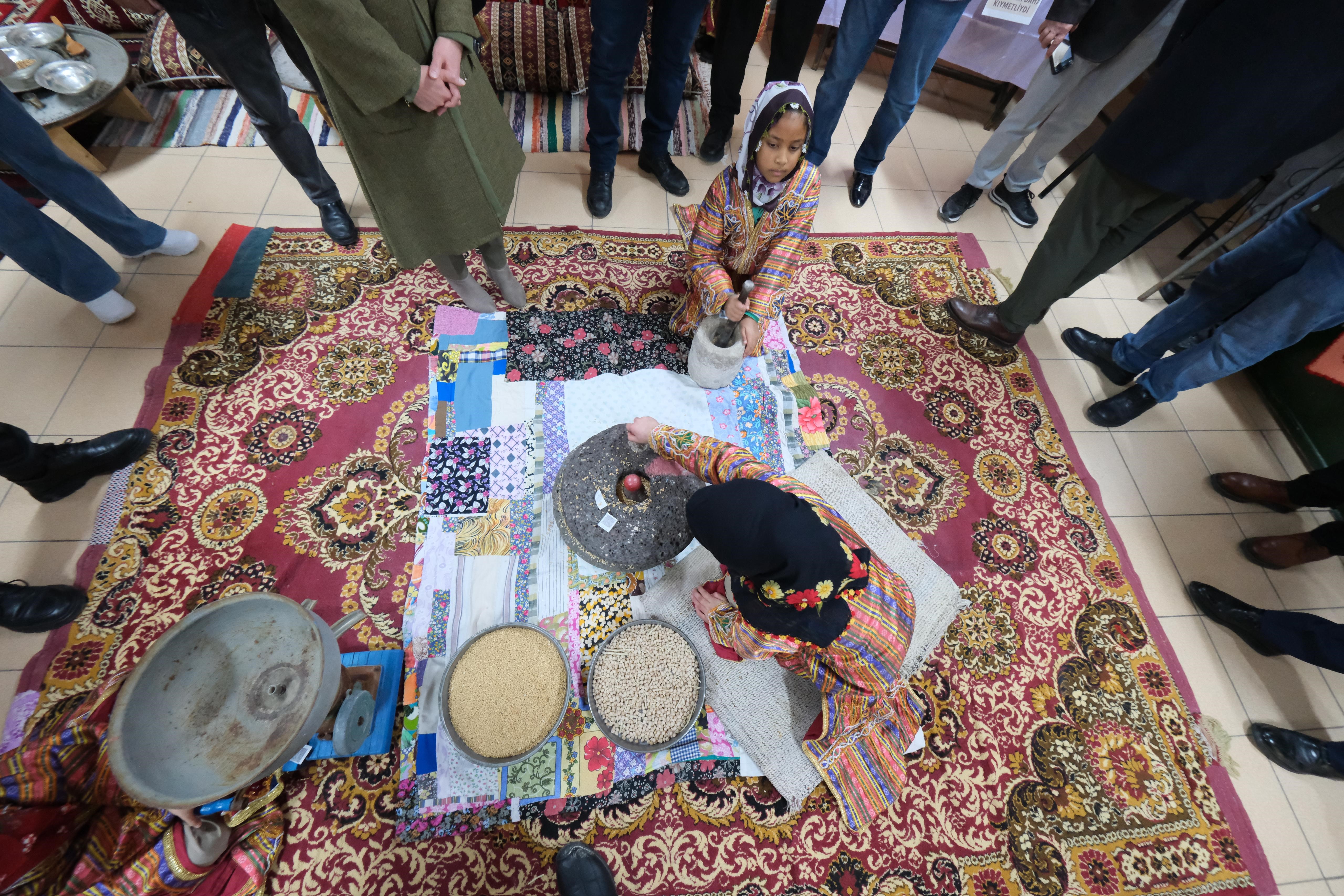 Sivas'ta 'unutulan eşyaların dili' sergisi ilgi gördü