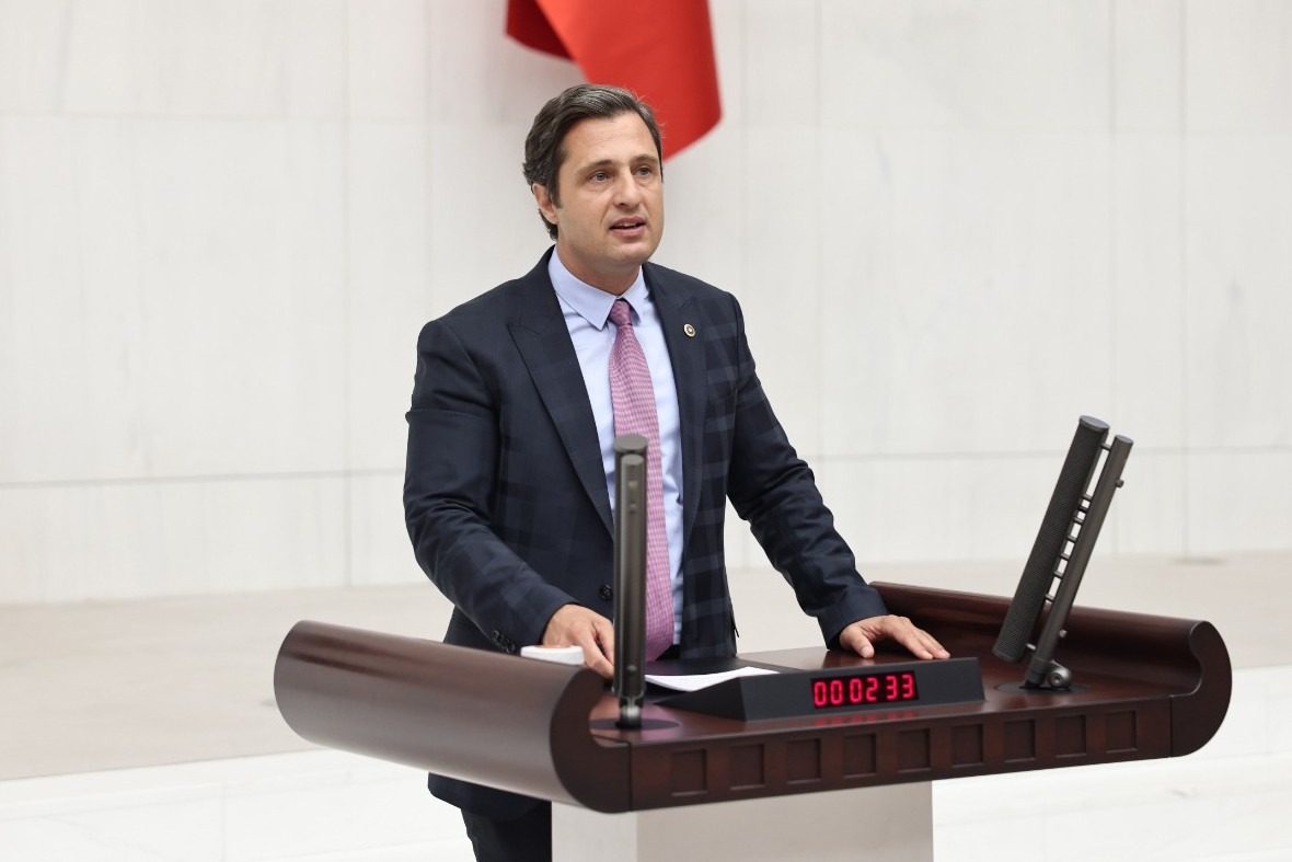 Deniz Yücel: “Asgari ücret ve emekli İçin teklif verdik, hepsini reddettiniz!”