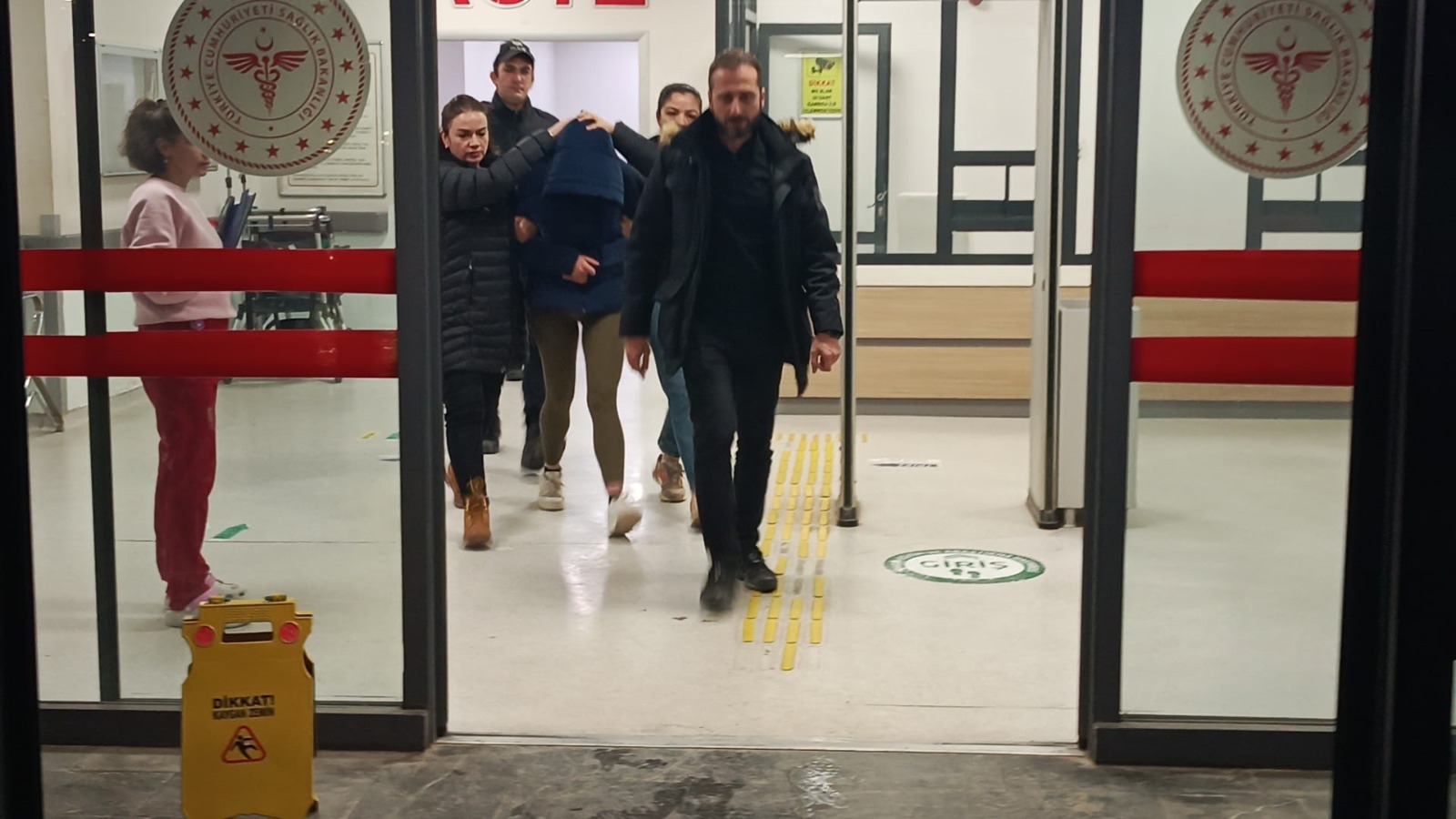 Güllü’nün kızı ve arkadaşı kasten öldürme suçu şüphesiyle yakalandı