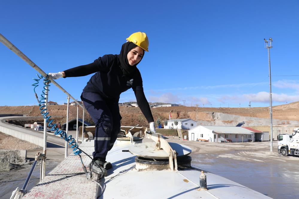 Ağır vasıtada kadın gücünü gösteriyor