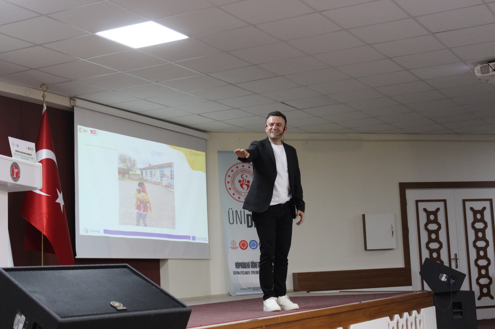 Fenomen öğretmen öğrencilerle buluştu